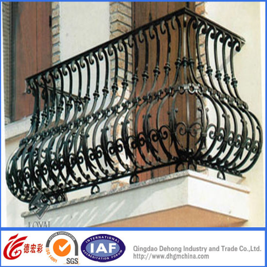 Barandilla clásica al por mayor del balcón del hierro labrado / barandilla de acero galvanizada del balcón